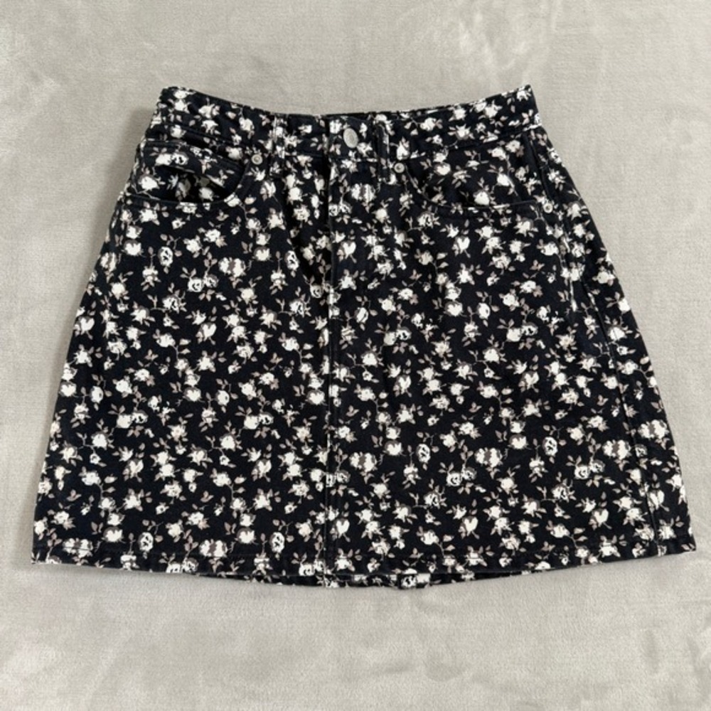 Calvin Klein Jeans Floral Denim Mini Skirt Black White Floral‎ Print Size 29